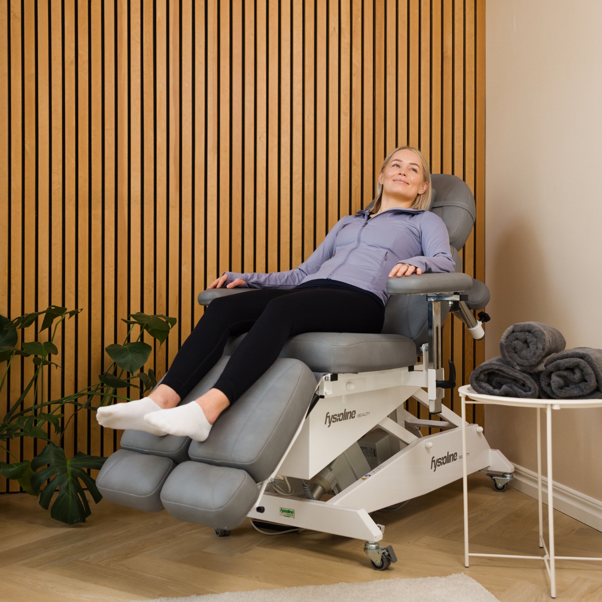 Fysioline Beauty ilutool 4 ülekanderattaga. Raami värvus valge, polstri värvus Platinum.