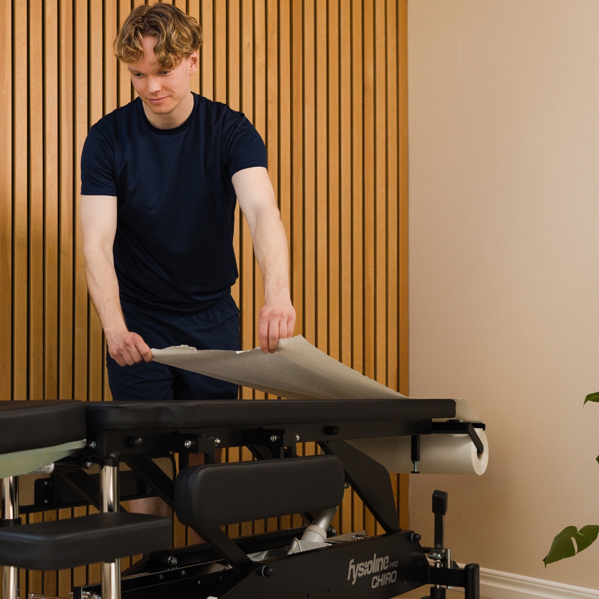 Looduslik valge ravilauapaber massaažiterapeudi jaoks. Tootekood: 106101